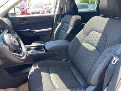 New 2025 Nissan Pathfinder SV w/ SV Premium Package image 10