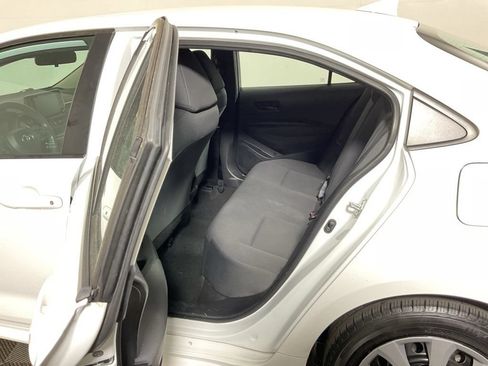 Used 2022 Toyota Corolla LE FWD image 32