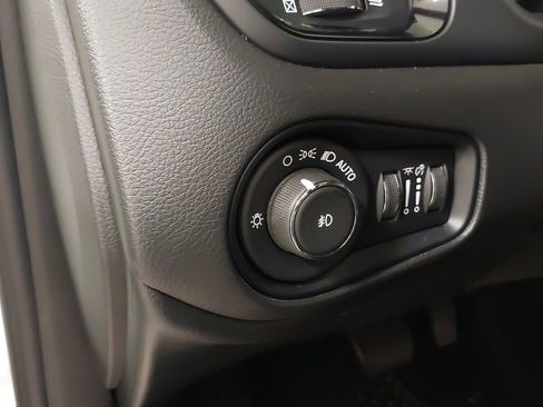 Used 2022 Jeep Renegade Altitude w/ Convenience Group AWD/4WD image 31