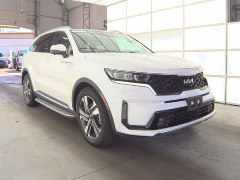 Used 2023 Kia Sorento SX Prestige w/ Panoramic Sunroof Package AWD/4WD image 2
