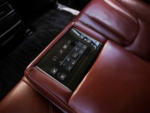 Used 2017 Lexus LX 570 4WD w/ Luxury Package image 41