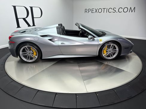 Used 2017 Ferrari 488 Spider RWD image 17