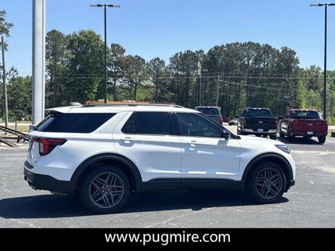 Used 2025 Ford Explorer ST RWD image 8