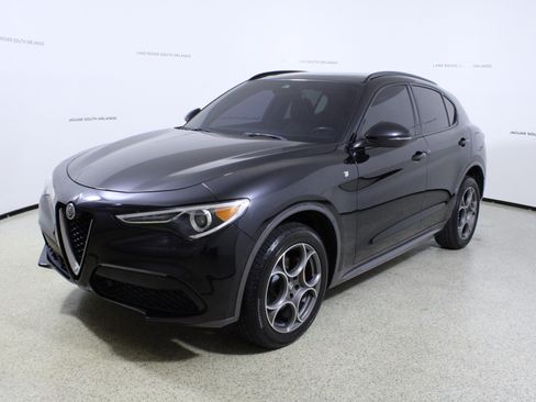 Used 2022 Alfa Romeo Stelvio Ti AWD/4WD image 4