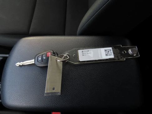 Used 2018 Toyota RAV4 LE image 25