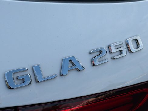 Used 2025 Mercedes-Benz GLA 250 image 13