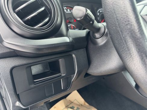 Used 2016 Toyota Tacoma SR image 20