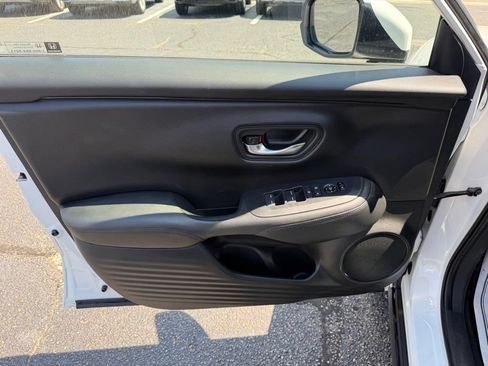 Used 2025 Honda HR-V LX image 11