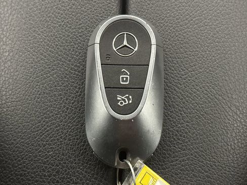 Used 2024 Mercedes-Benz GLC 300 4MATIC image 22