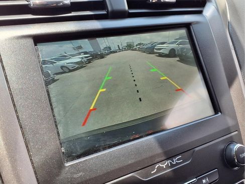 Used 2020 Ford Fusion SE FWD image 18