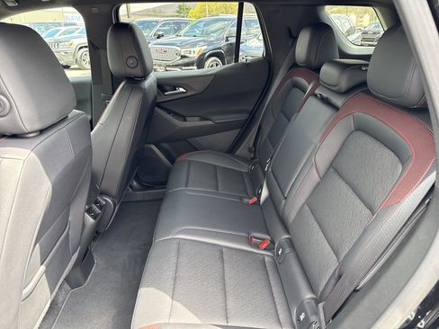 Used 2025 Chevrolet Equinox RS image 13