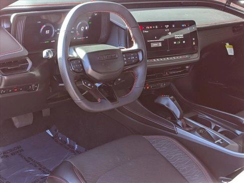 Used 2025 Dodge Charger R/T w/ Sun & Sound Package image 19