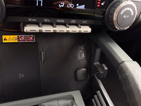 Used 2025 Toyota 4Runner TRD Off-Road image 17