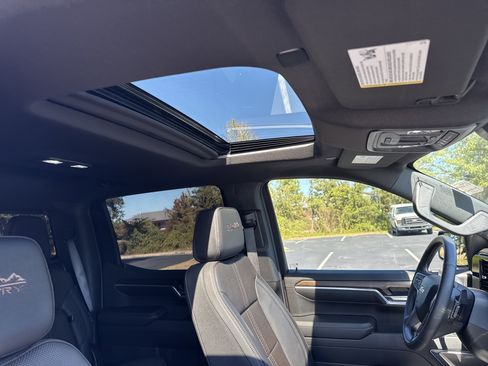 Used 2024 Chevrolet Silverado 1500 High Country w/ High Country Premium Package image 35