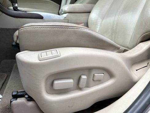 Used 2011 Cadillac SRX Luxury FWD image 19