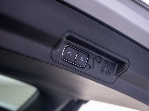 Used 2023 Ford Explorer Platinum w/ Technology Package AWD/4WD image 35