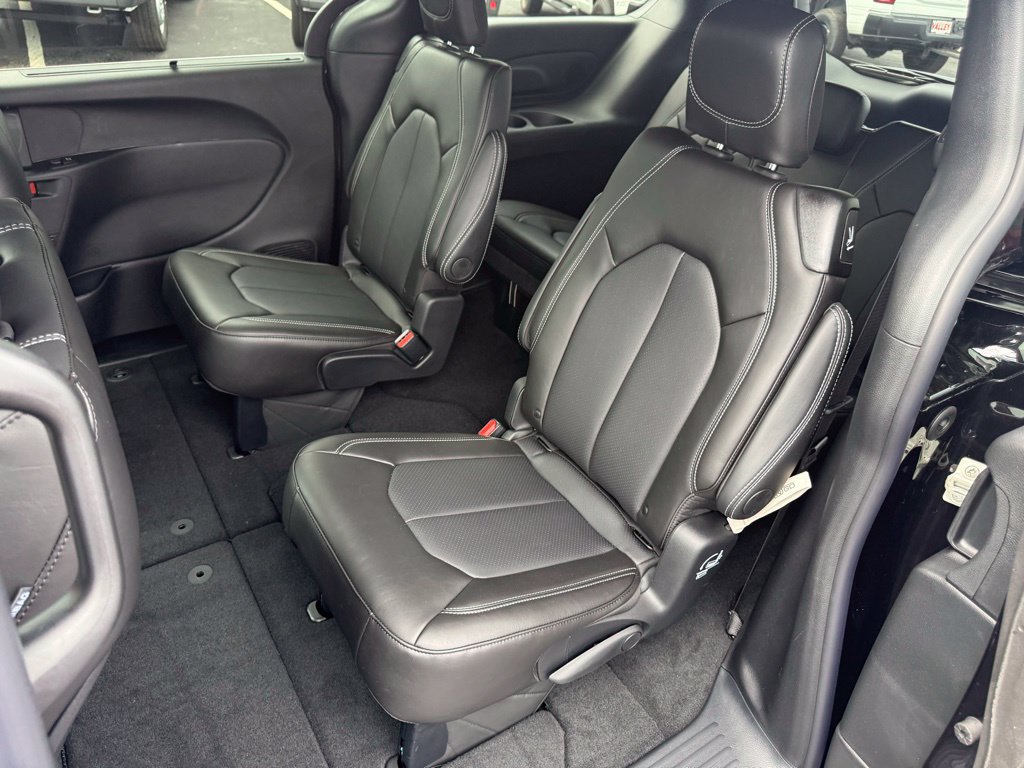 New 2027 Chrysler Pacifica Select w/ Family Tech Group FWD image 27