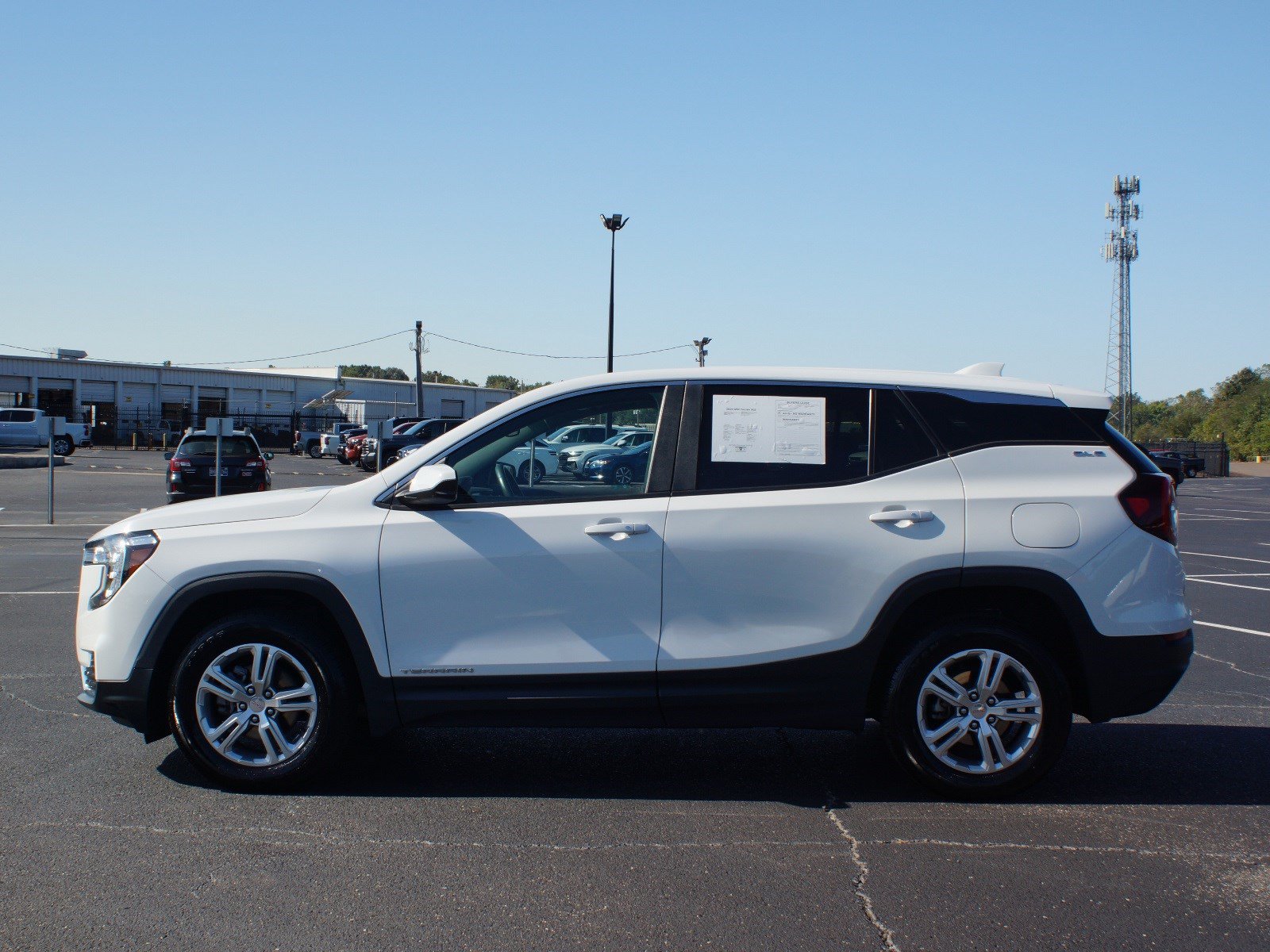 Used 2024 GMC Terrain SLE AWD/4WD image 11