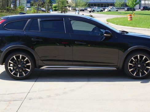 Used 2016 Volvo V60 T5 Cross Country w/ Convenience Package AWD/4WD image 6