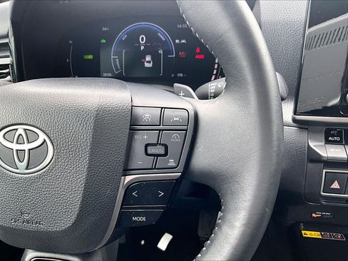 Used 2025 Toyota Camry SE FWD image 24