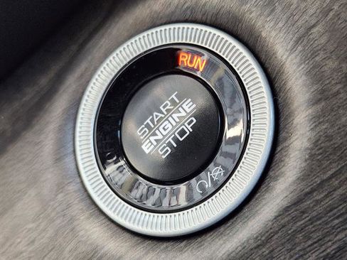 Used 2024 Jeep Grand Cherokee Limited image 17