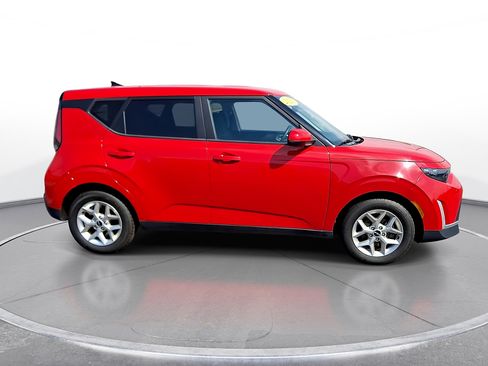 Used 2023 Kia Soul LX w/ LX Technology Package FWD image 16