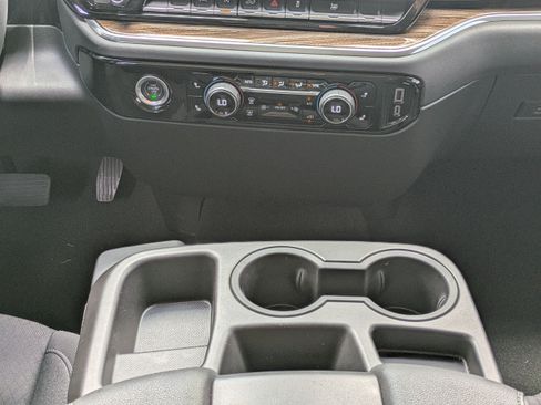 Used 2024 Chevrolet Silverado 1500 LT AWD/4WD image 18