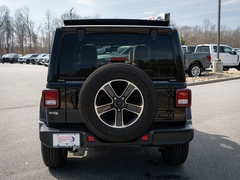 Used 2023 Jeep Wrangler Sahara image 8