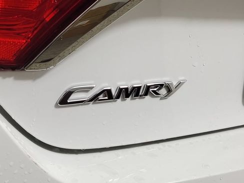 Used 2017 Toyota Camry SE FWD image 9