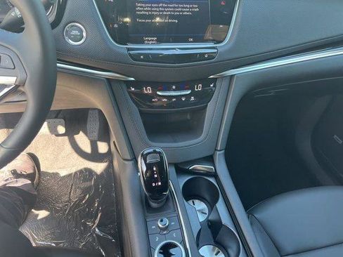 New 2025 Cadillac XT6 Luxury image 11