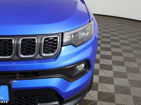 Used 2025 Jeep Compass Latitude AWD/4WD image 13