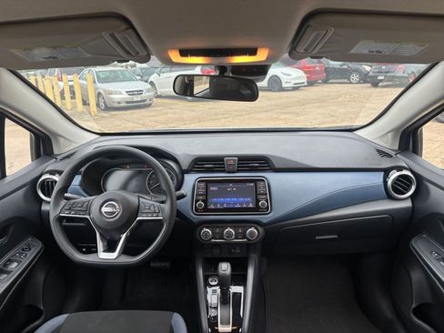 Used 2025 Nissan Versa SV FWD image 31