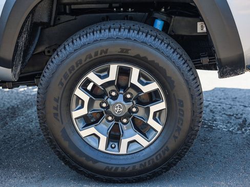 Used 2019 Toyota Tacoma TRD Off-Road AWD/4WD image 26