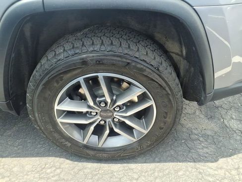 Used 2019 Jeep Grand Cherokee Laredo w/ Laredo X Package AWD/4WD image 8