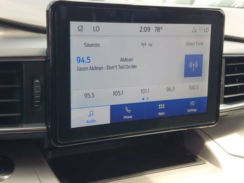 Used 2023 Ford Explorer XLT w/ Equipment Group 202A AWD/4WD image 19