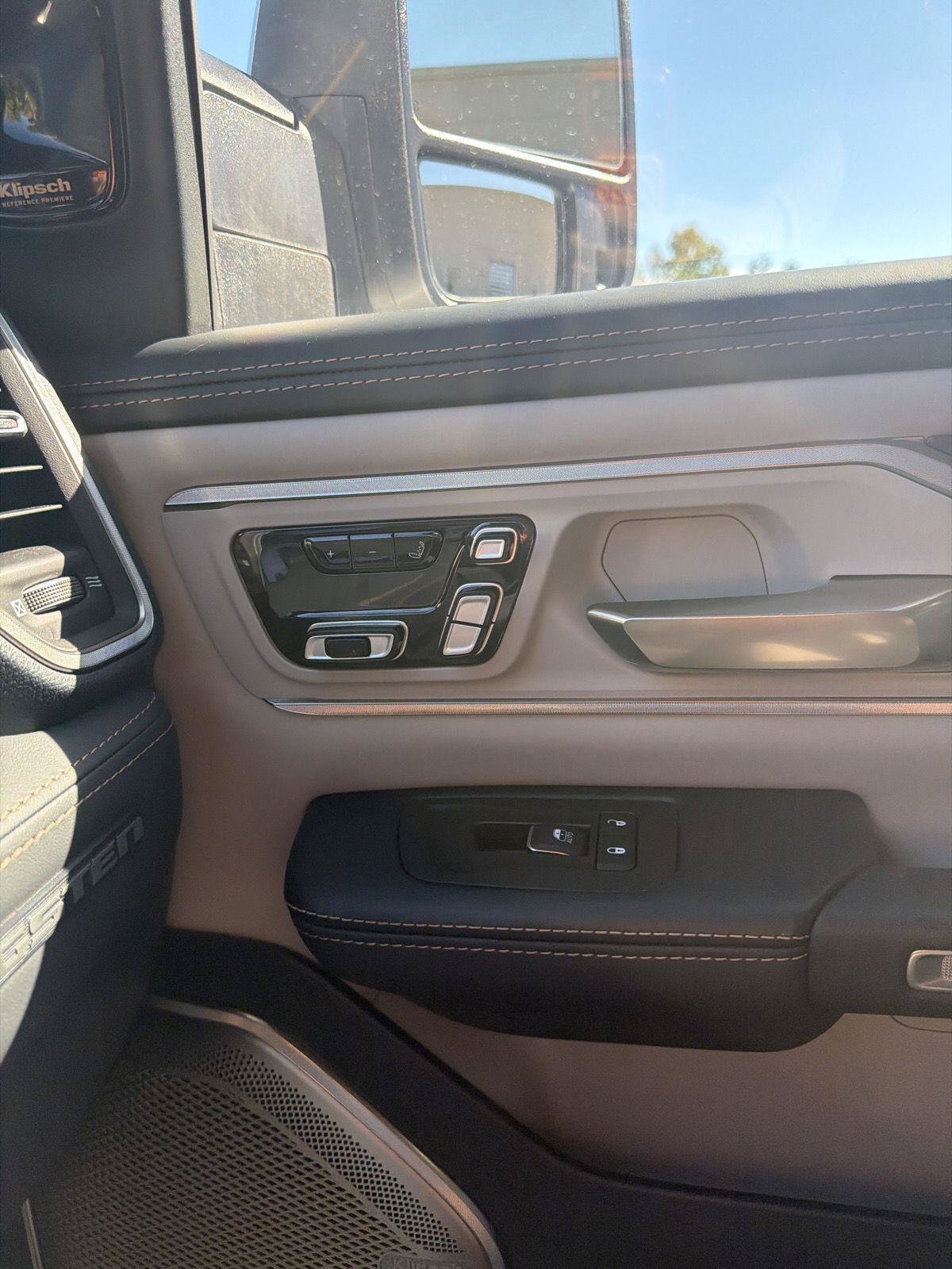 Used 2025 RAM 1500 Tungsten w/ Towing Technology Group AWD/4WD image 31