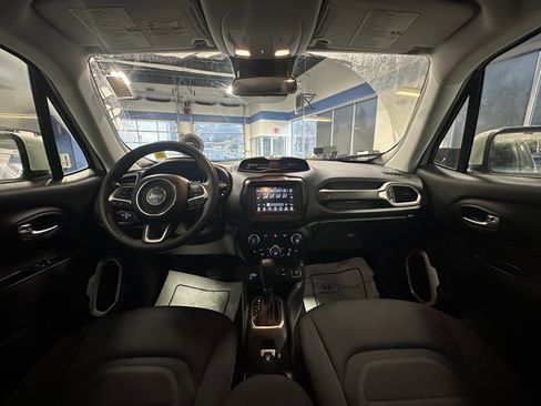 Used 2018 Jeep Renegade Latitude image 17