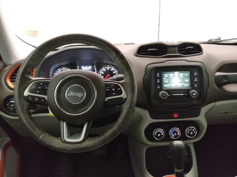 Used 2016 Jeep Renegade Latitude image 22