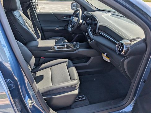 New 2026 Chevrolet Equinox LT w/ Convenience Package II AWD/4WD image 7