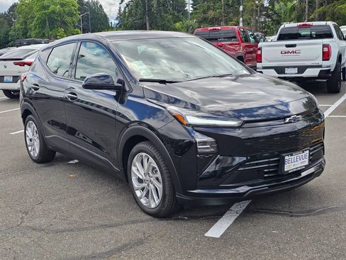 New 2027 Chevrolet Bolt LT w/ Comfort Package FWD image 7