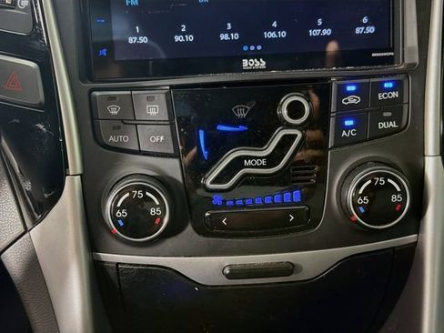 Used 2012 Hyundai Sonata Hybrid FWD image 17