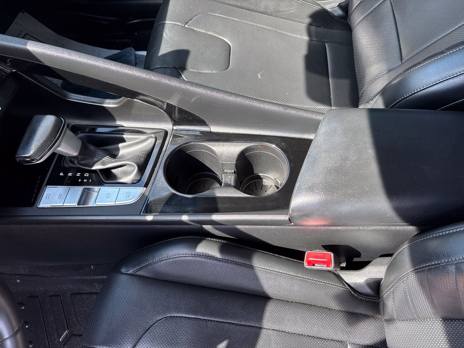 Used 2023 Hyundai Elantra Limited w/ Preferred Accessory Package FWD image 18