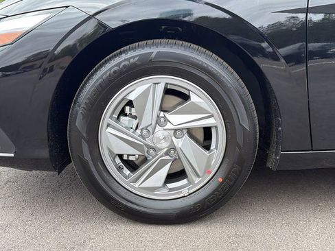 New 2026 Hyundai Elantra SE image 12