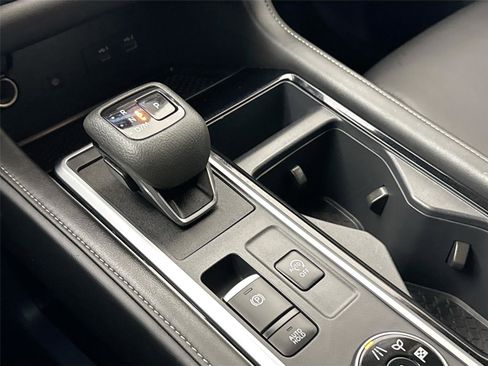 Used 2024 Nissan Pathfinder SL image 27