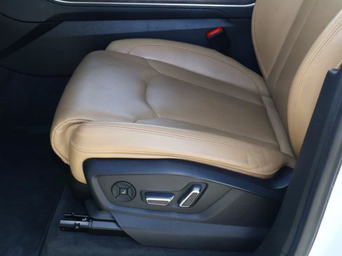 Used 2019 Audi Q8 Prestige w/ Luxury Package AWD/4WD image 15