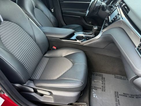 Used 2018 Toyota Camry SE w/ Moonroof Package FWD image 28