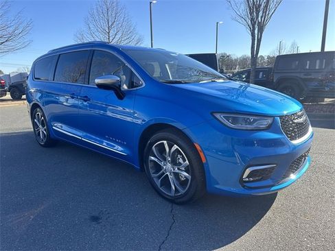 New 2026 Chrysler Pacifica Pinnacle image 14