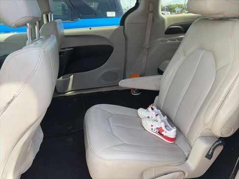 Used 2021 Chrysler Voyager Lxi image 22