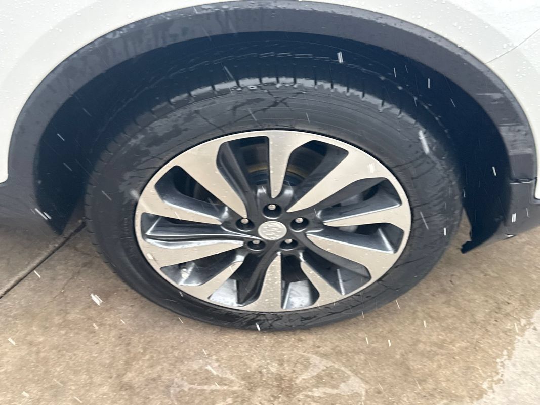 Used 2021 Buick Encore Preferred AWD/4WD image 14