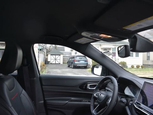 Used 2024 Jeep Compass Trailhawk AWD/4WD image 19